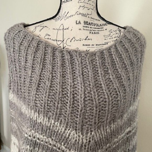 BCBG Maxazria Wool Blend Knit Poncho w Fringe - Picture 3 of 7